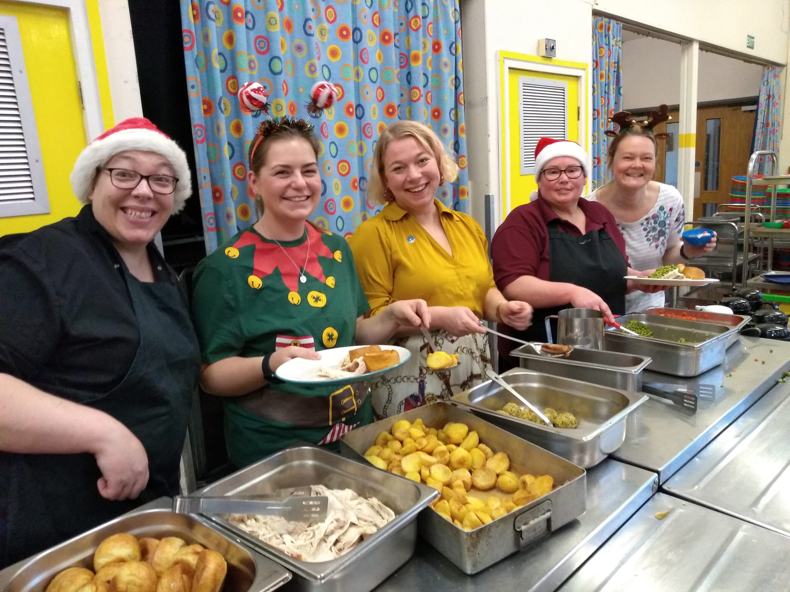 Robert Miles Junior School Enjoy Christmas Festivities Nottingham Robert miles junior school enjoy christmas festivities nottingham