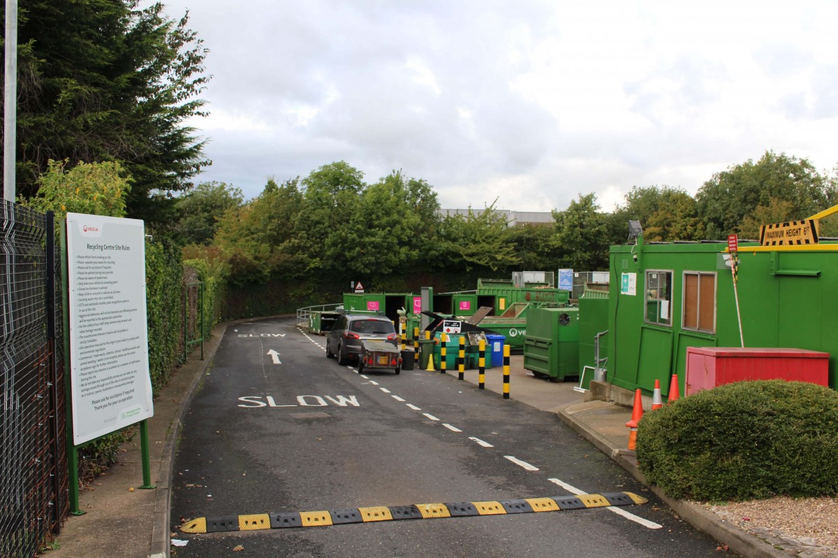 Flytipper fined and vehicle destroyed for dumping waste outside